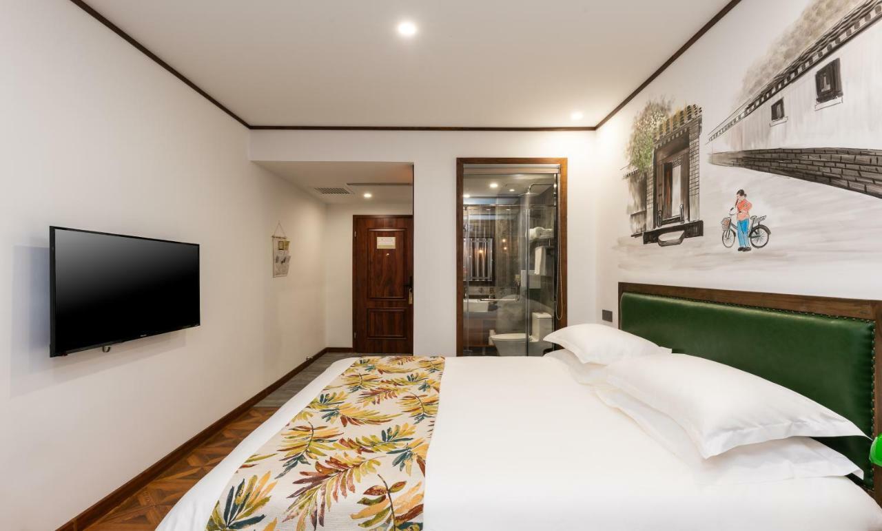 Nostalgia Hotel Near Prince Gong'S Mansion- Beihai Park, Tian'Anmen Square, Nanluoguxiang Hutong, Huguosi Hutong Snack Street, 5 Minutes Walk Away From Ping'Anli Subway Station, Free Ice Cream And Laundry Service,English Communication Well Beijing Eksteriør bilde