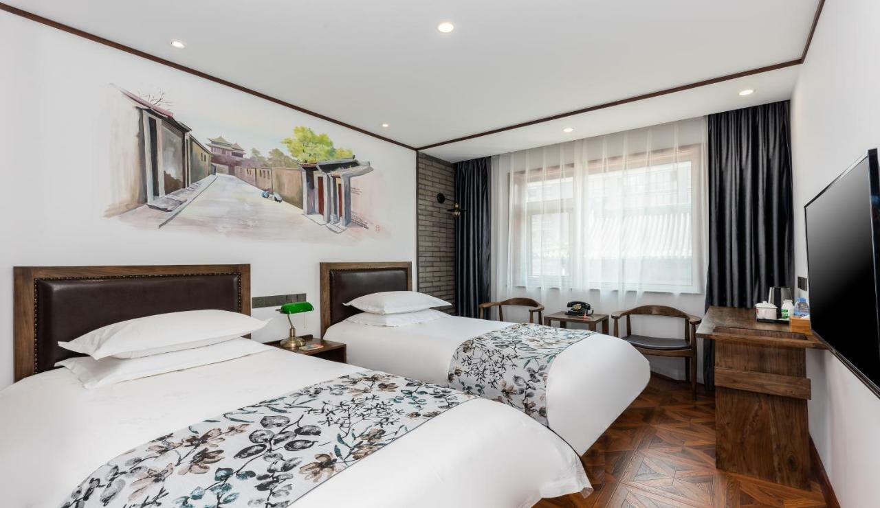 Nostalgia Hotel Near Prince Gong'S Mansion- Beihai Park, Tian'Anmen Square, Nanluoguxiang Hutong, Huguosi Hutong Snack Street, 5 Minutes Walk Away From Ping'Anli Subway Station, Free Ice Cream And Laundry Service,English Communication Well Beijing Eksteriør bilde