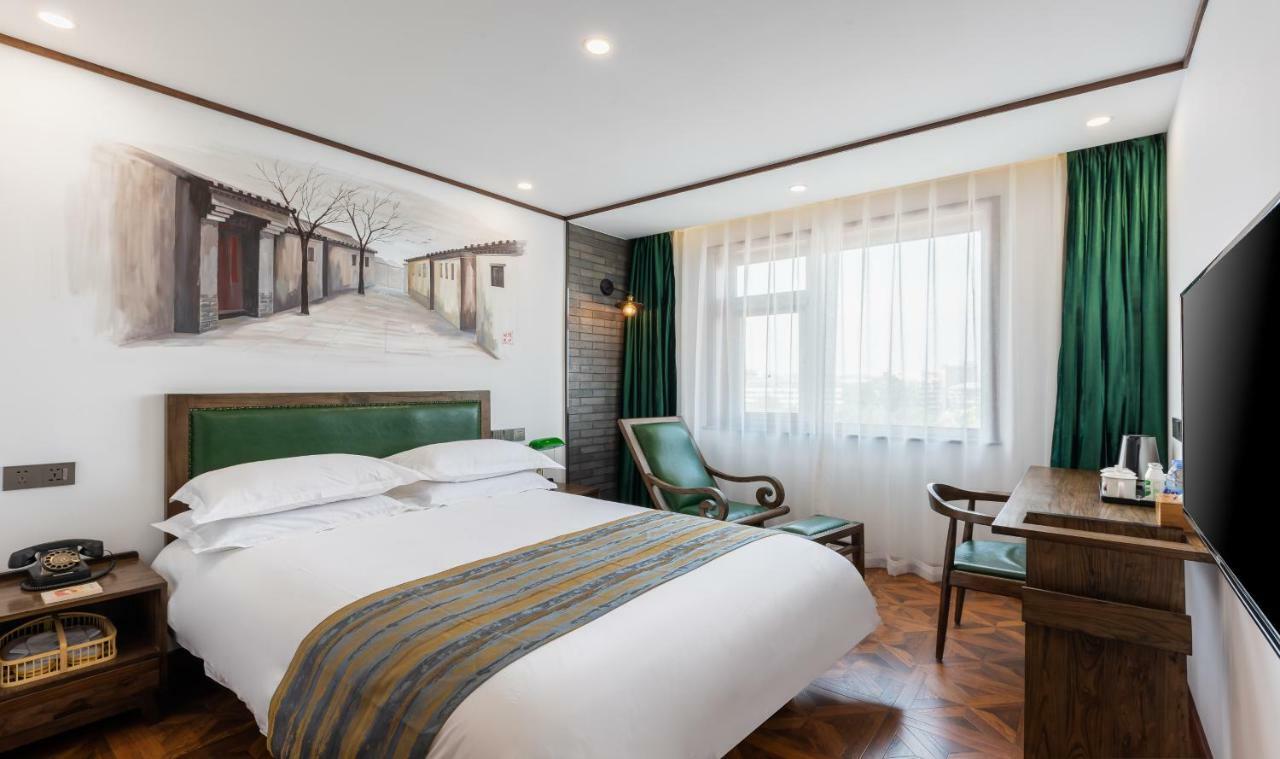 Nostalgia Hotel Near Prince Gong'S Mansion- Beihai Park, Tian'Anmen Square, Nanluoguxiang Hutong, Huguosi Hutong Snack Street, 5 Minutes Walk Away From Ping'Anli Subway Station, Free Ice Cream And Laundry Service,English Communication Well Beijing Eksteriør bilde